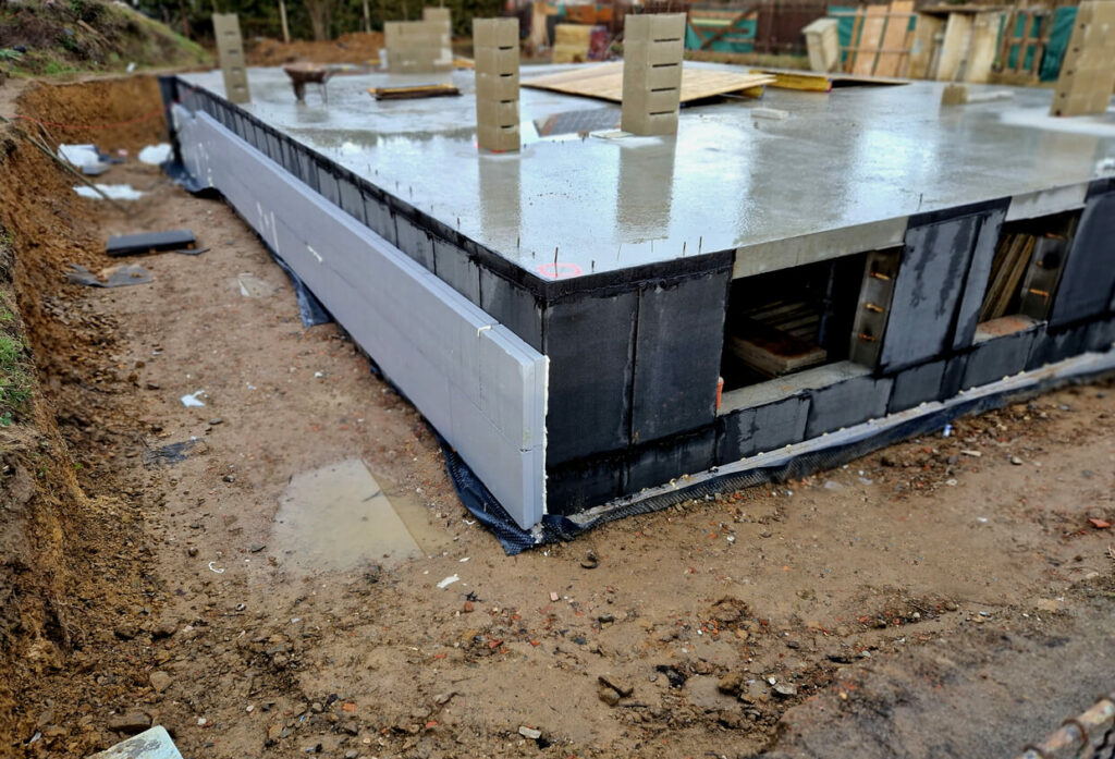 Baustelle Neubau schwarze Wanne